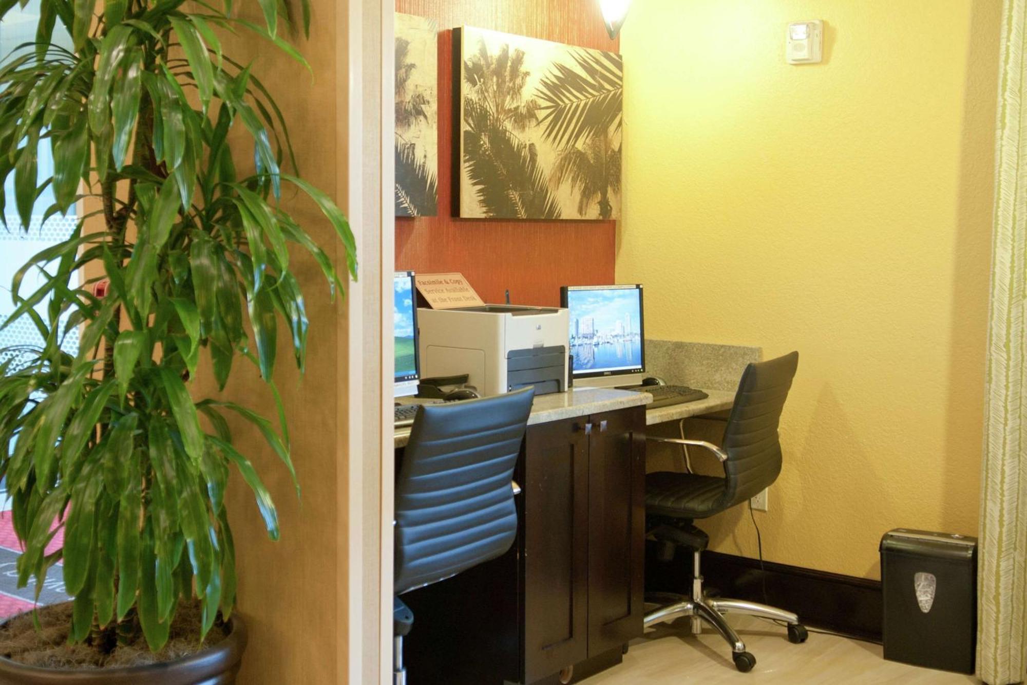 Hampton Inn & Suites St. Petersburg/Downtown Екстериор снимка