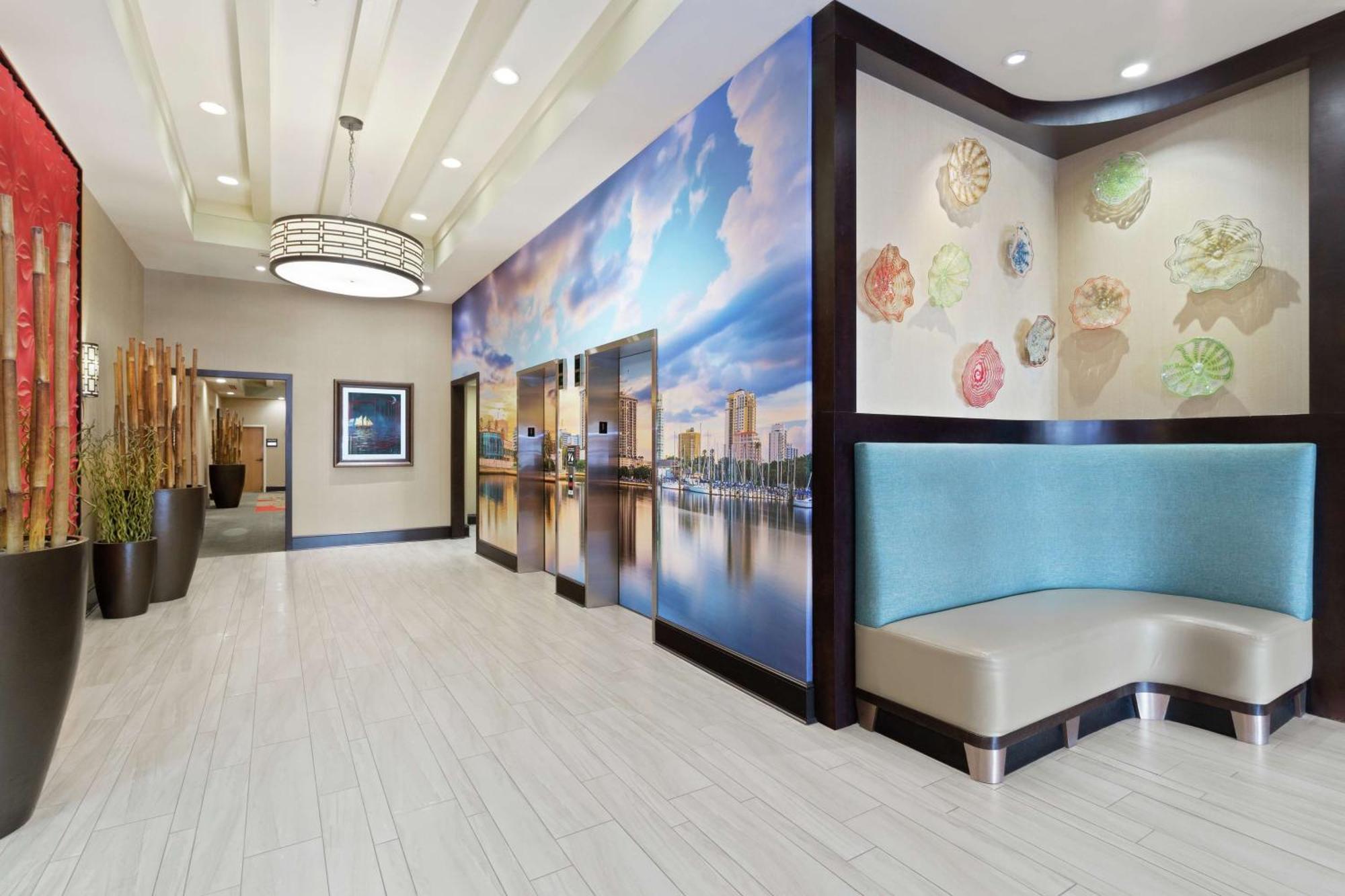 Hampton Inn & Suites St. Petersburg/Downtown Екстериор снимка