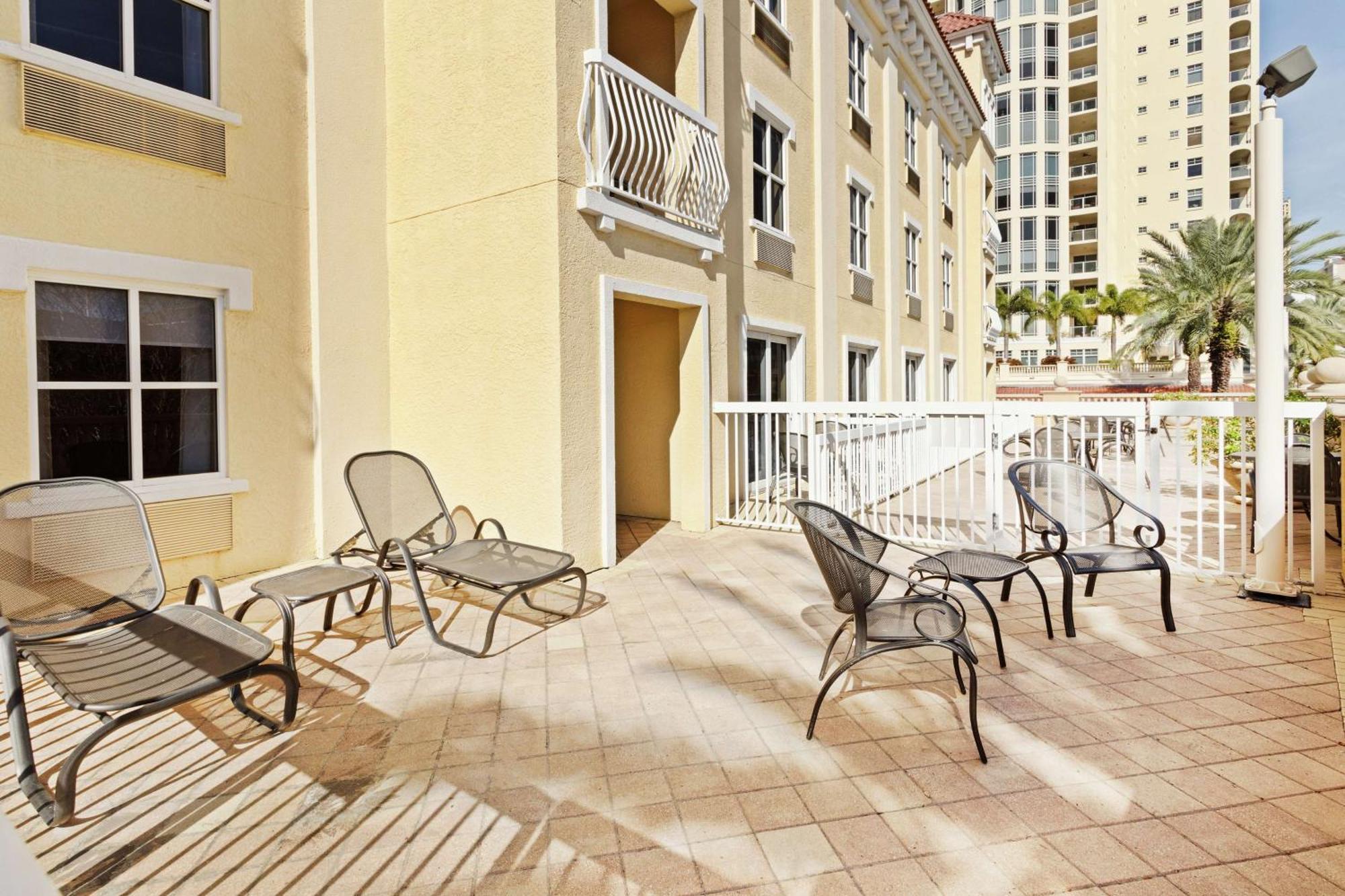 Hampton Inn & Suites St. Petersburg/Downtown Екстериор снимка