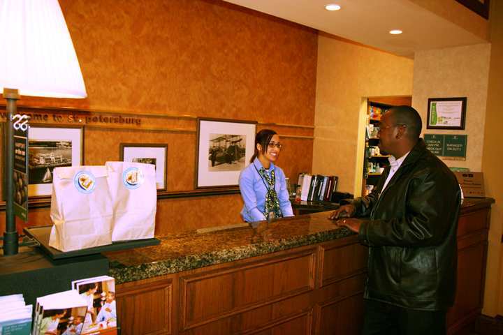 Hampton Inn & Suites St. Petersburg/Downtown Екстериор снимка